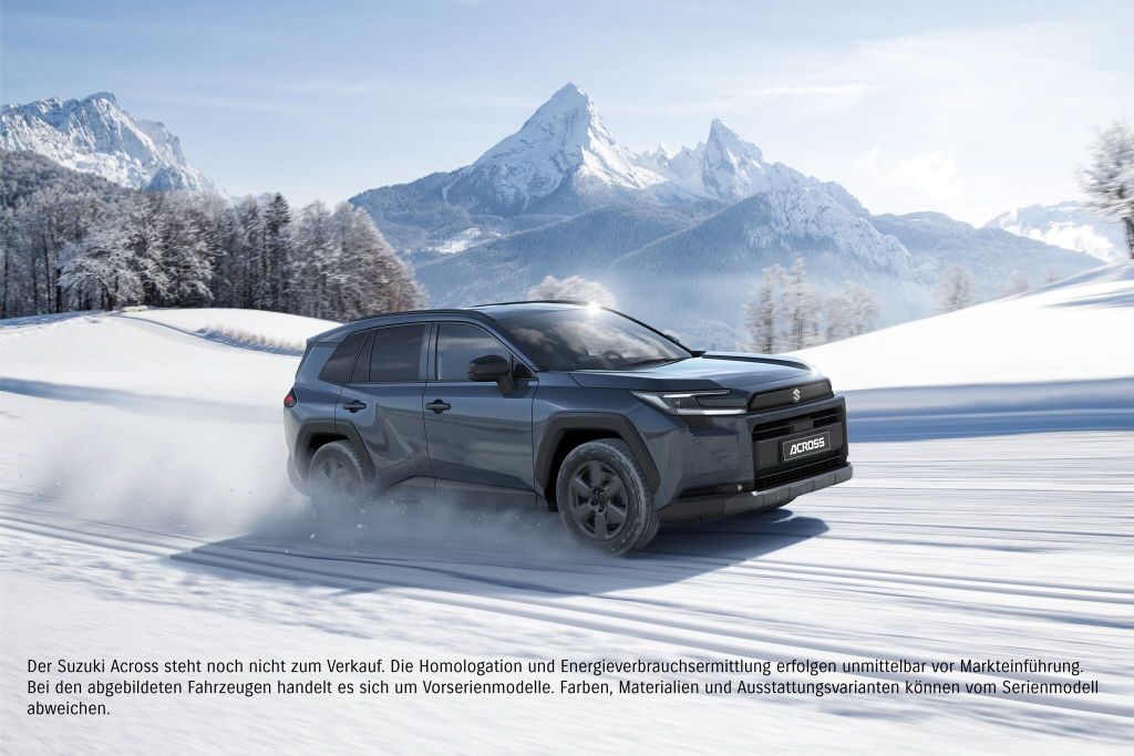 Der Suzuki Across steht noch nicht zum Verkauf. Die Homologation und Energieverbrauchsermittlung erfolgen unmittelbar vor Markteinführung. Bei den abgebildeten Fahrzeugen handelt es sich um Vorserienmodelle. Farben, Materialien und Ausstattungsvarianten können vom Serienmodell abweichen.