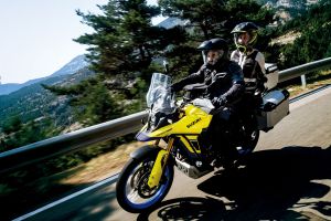 Beliebtes Adventure-Bike im neuen Dekor: die Suzuki V-Strom 800DE im Modelljahr 2025